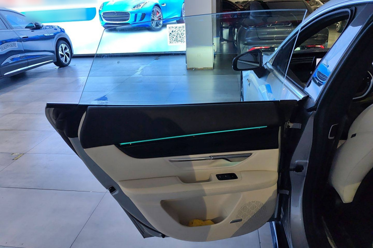 小鹏P7 2021款 480N中控内饰7008