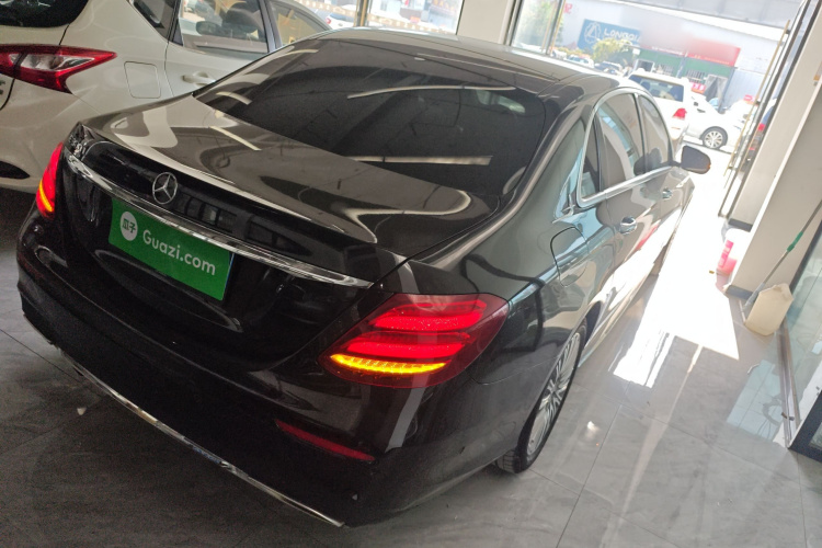 奔驰E级 2018款 改款 E 300 L 运动豪华型车身外观7