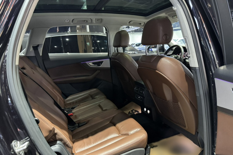 奥迪Q7 2018款 45 TFSI 技术型中控内饰7010