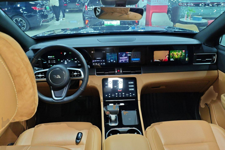 理想汽车 理想ONE 2021款 增程6座版中控内饰12