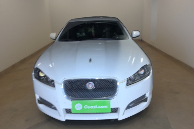 捷豹XF 2015款 XF 3.0 SC R-Sport 豪华版车身外观2