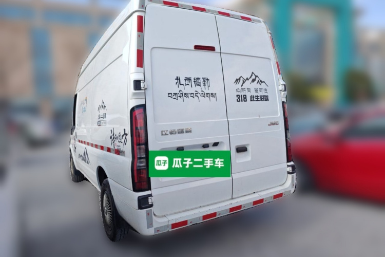 江铃福顺 2022款 2.0T 手动厢式运输车中轴中高顶3座车身外观5