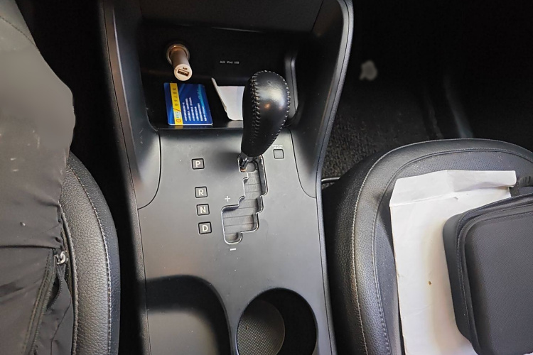 北京现代ix35 2012款 2.0L 自动两驱精英版GLS局部细节18