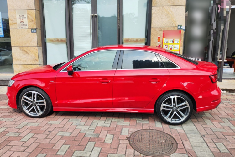 奥迪A3 2018款 30周年年型 Limousine 35 TFSI 时尚型车身外观4