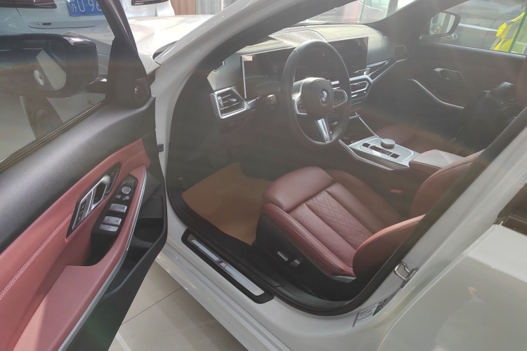 宝马3系 2023款 330i M运动曜夜套装中控内饰20