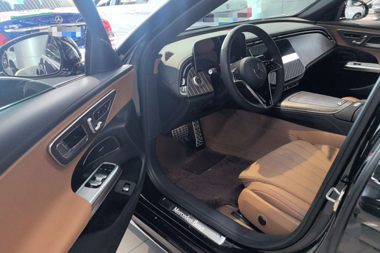 奔驰E级 2024款 E 300 L 时尚型中控内饰7002