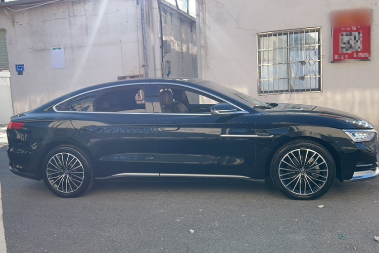 比亚迪 汉 2020款 DM 四驱性能版尊贵型车身外观6003