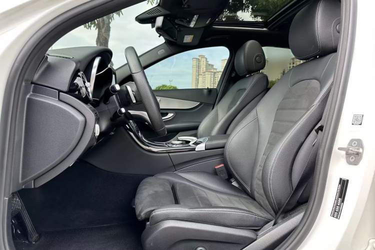 奔驰C级 2016款 C 200 运动版中控内饰7001