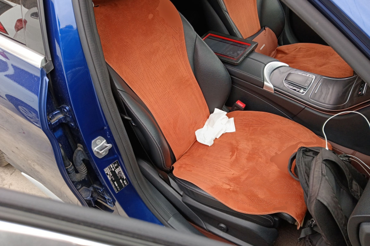 奔驰C级 2019款 C 260 L 运动版局部细节41