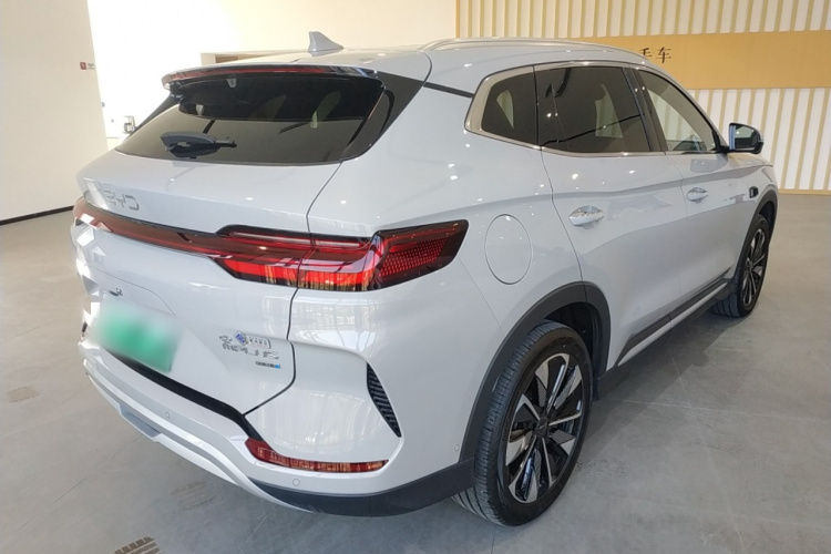 比亚迪 宋PLUS新能源 2025款 EV 智驾版 605km 旗舰型车身外观7