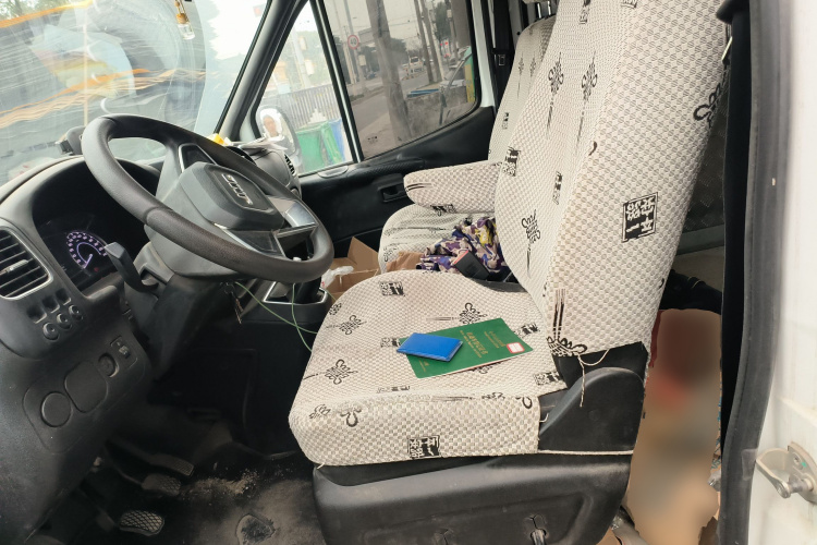 江铃 特顺 2021款 2.8T空间王金牛款长轴中高顶后单胎-踏6座柴油国VI JX493中控内饰19