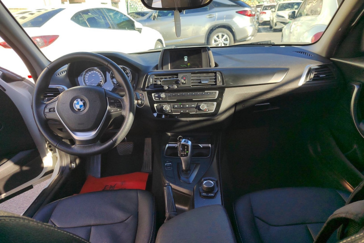 宝马1系(进口) 2018款 118i 领先型中控内饰12