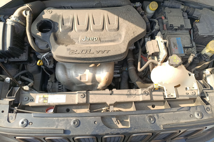 Jeep 自由侠 2016款 2.0L 自动四驱75周年致敬版局部细节24