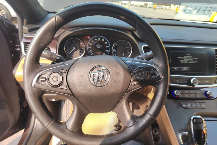 别克 君越 2016款 28T 豪华型中控内饰13