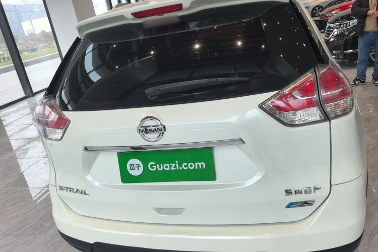 日产 奇骏 2015款 2.0L CVT舒适MAX版 2WD车身外观6