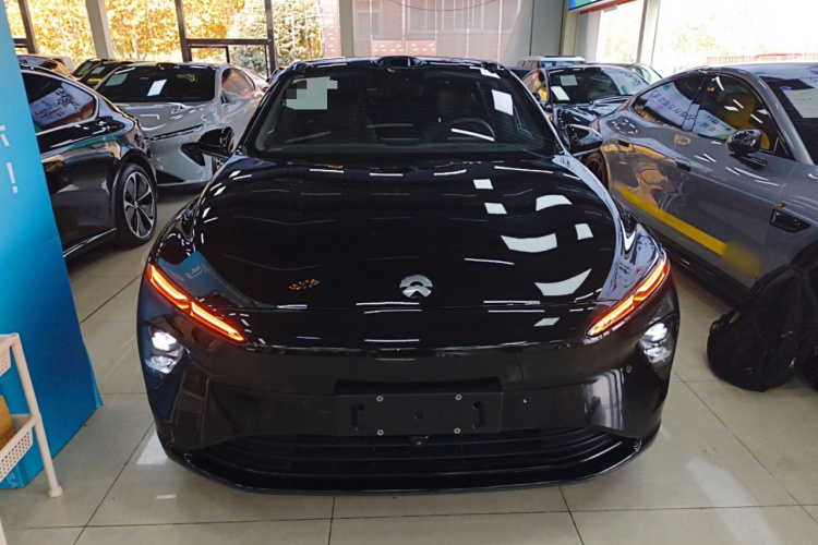 蔚来ET7 2024款 100kWh 行政签名版车身外观2