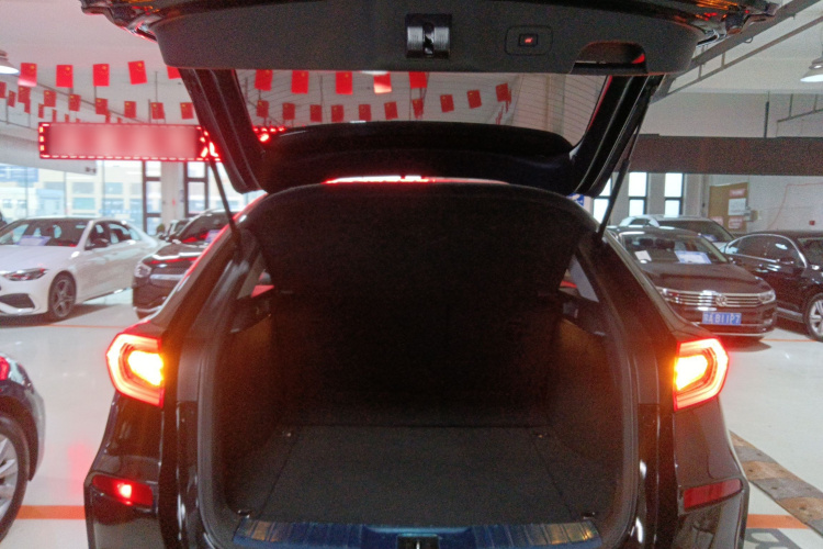 本田 冠道 2017款 370TURBO 四驱尊享版机舱底盘23