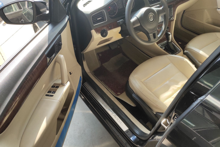 大众 朗逸 2013款 改款经典 1.6L 自动舒适版中控内饰7003