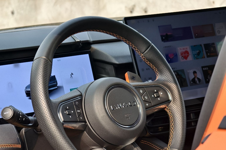 领克03 2025款 2.0TD DCT冠军版Pro局部细节13