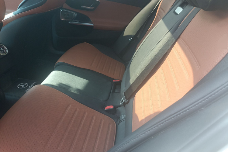 奔驰C级 2023款 改款二 C 260 L 运动版中控内饰7004