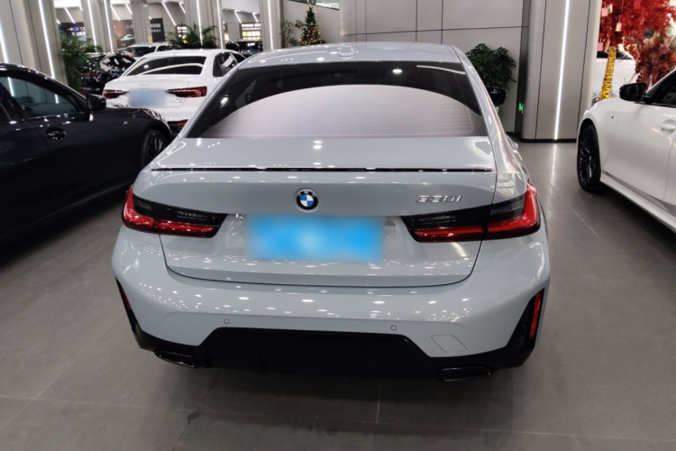 宝马3系 2025款 330i M运动曜夜套装车身外观6