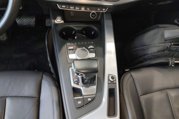 奥迪A4L 2018款 30周年年型 40 TFSI 时尚型局部细节18