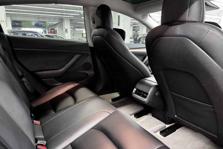 特斯拉 Model 3 2022款 后轮驱动版中控内饰7012