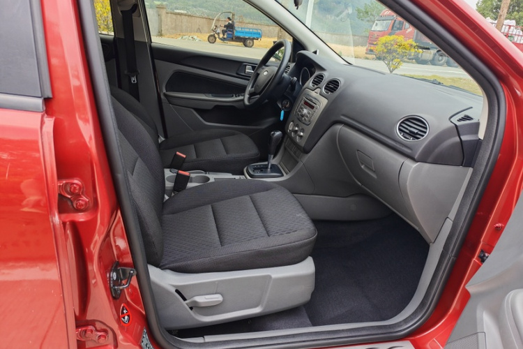 福特 福克斯 2012款 两厢经典 1.8L 自动基本型中控内饰7007