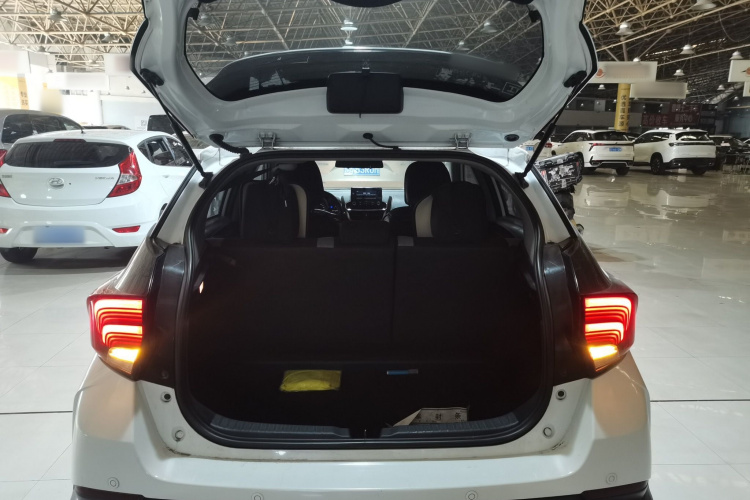 丰田 YARiS L 致炫 2020款 致炫X 1.5L CVT领先版机舱底盘23