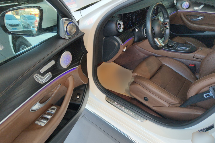 奔驰E级 2021款 E 260 L 运动型中控内饰20