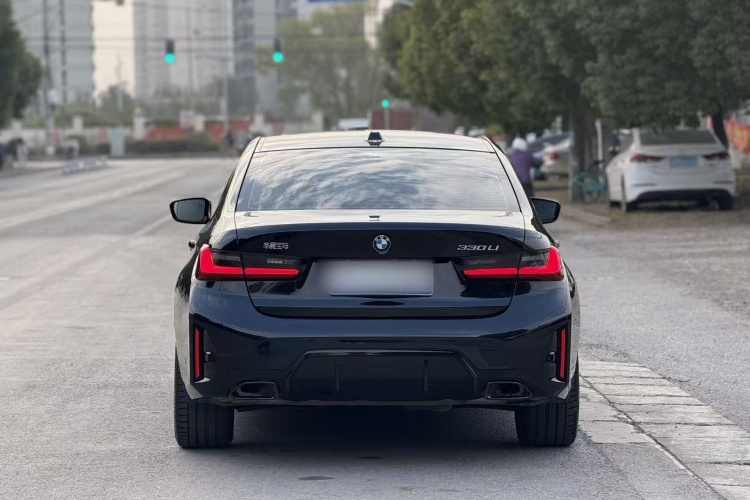 宝马3系 2025款 330Li M运动曜夜套装车身外观6002