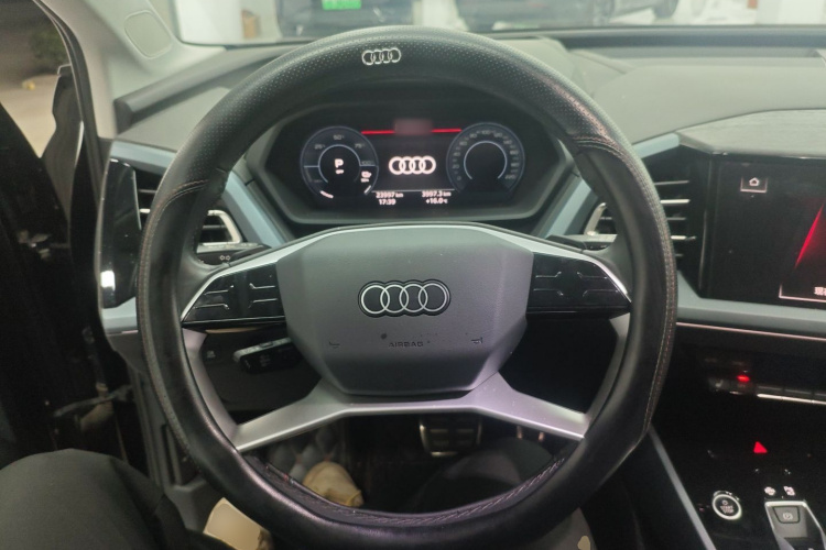 奥迪Q5 e-tron 2022款 40 e-tron 星耀型 锦衣套装局部细节13