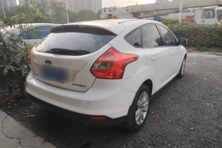 福特 福克斯 2012款 两厢 1.6L 自动舒适型车身外观7