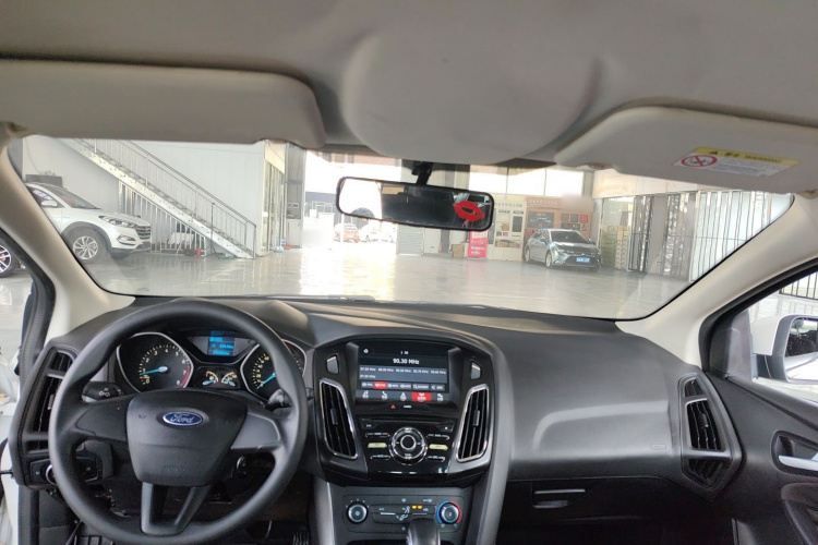 福特 福克斯 2017款 两厢 1.6L 自动舒适型智行版中控内饰12