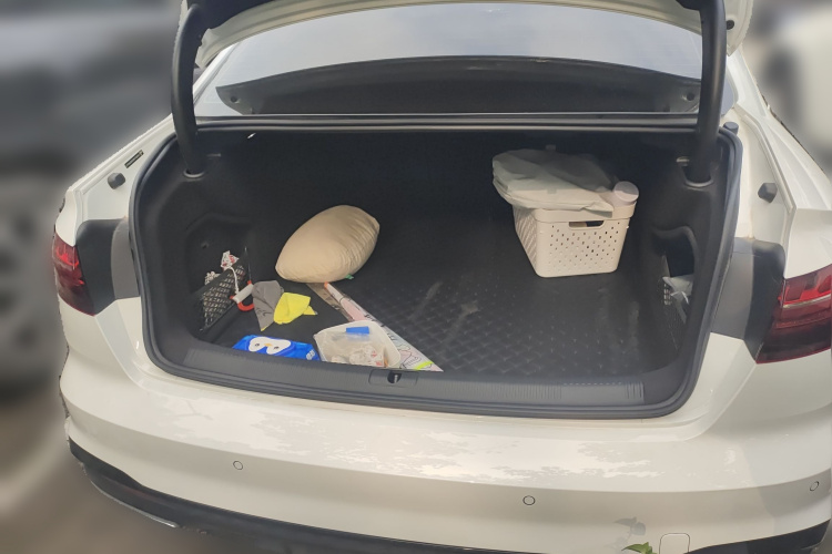 奥迪A4L 2024款 40 TFSI 豪华动感型(星夜版)中控内饰23