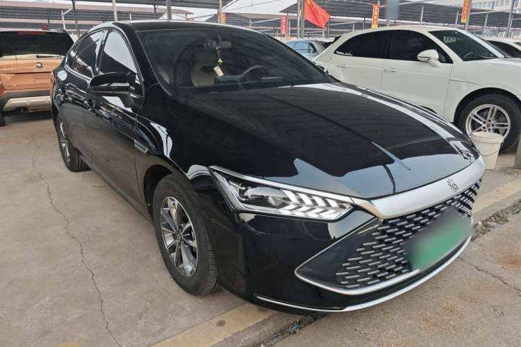 比亚迪 秦PLUS 2024款 荣耀版 DM-i 55KM领先型车身外观3