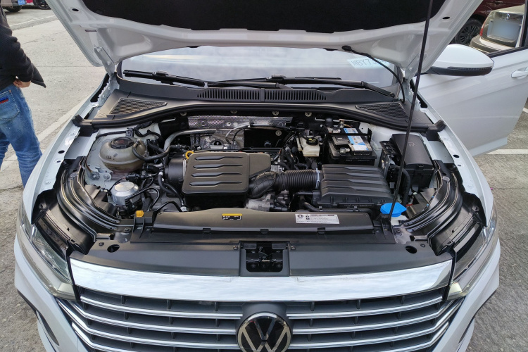 大众 朗逸 2023款 改款 1.5L 自动得逸版机舱底盘24