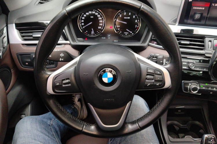 宝马X1 2020款 sDrive20Li 时尚型中控内饰13