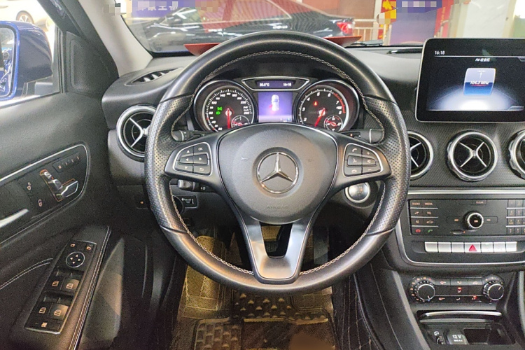 奔驰GLA 2018款 GLA 200 动感型局部细节13