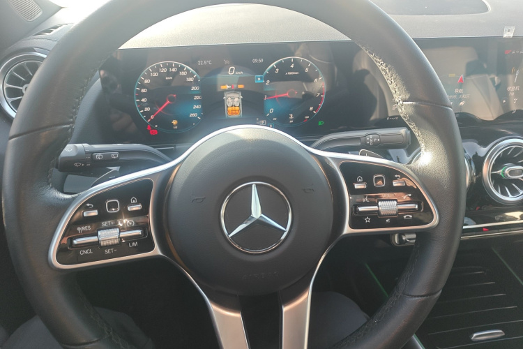 奔驰GLA 2020款 GLA 200中控内饰13