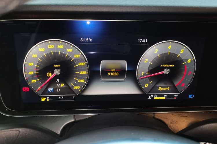 奔驰E级 2018款 改款 E 200 L 运动型局部细节14