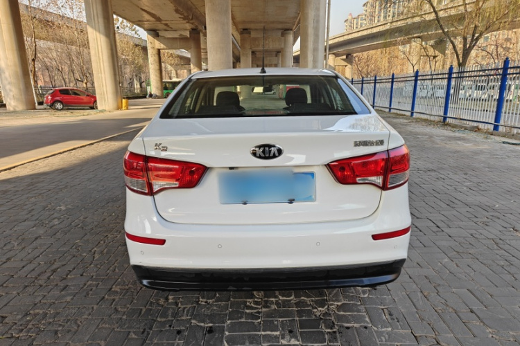 起亚K2 2015款 三厢 1.4L MT GLS车身外观6001