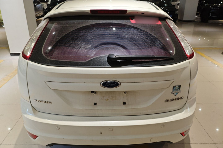 福特 福克斯 2013款 两厢经典 1.8L 自动时尚型车身外观6004