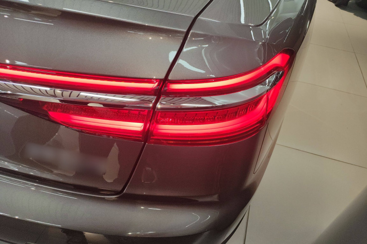 奥迪A8 2018款 A8L 55 TFSI quattro投放版精英型车身外观9