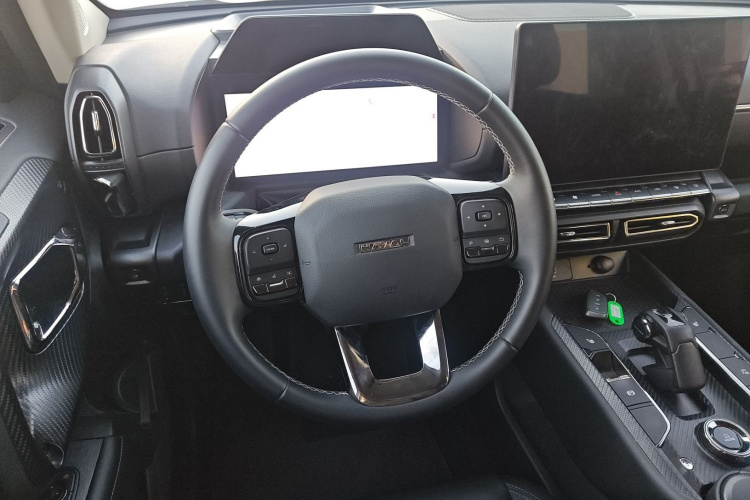 哈弗大狗 PLUS 新能源 2023款 DHT-PHEV 105km 潮电版Plus中控内饰13