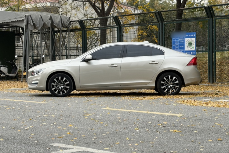 沃尔沃S60 2019款 S60L 改款 T5 智进进阶版车身外观6003
