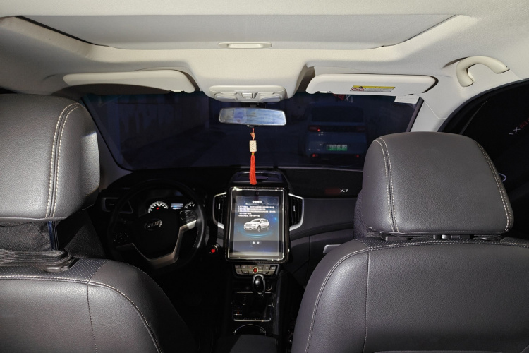 SWM斯威汽车 SWM斯威X7 2017款 1.5T 自动智享型 7座中控内饰22