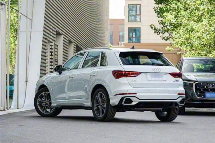 奥迪Q3 2025款 quattro 45周年典藏版 40TFSI 时尚动感型车身外观6004