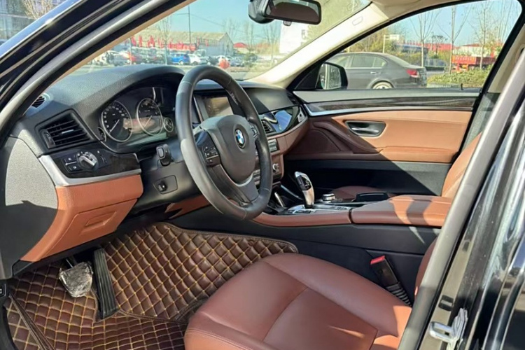 宝马5系 2017款 525Li 领先型中控内饰7001