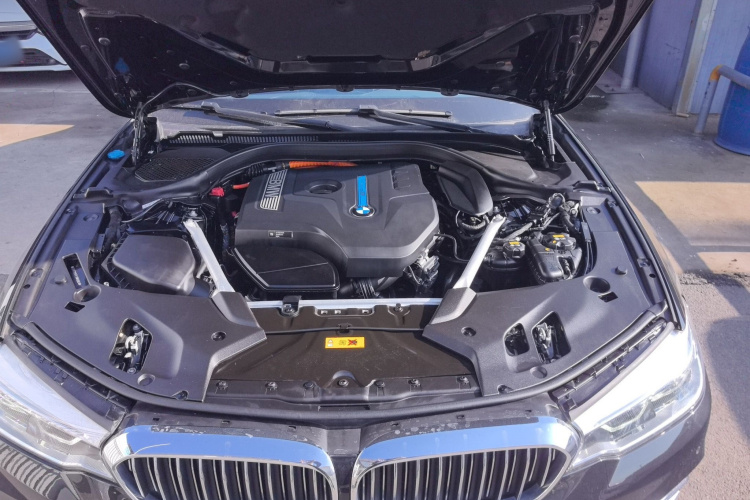 宝马5系新能源 2020款 里程升级版 530Le 豪华套装机舱底盘24